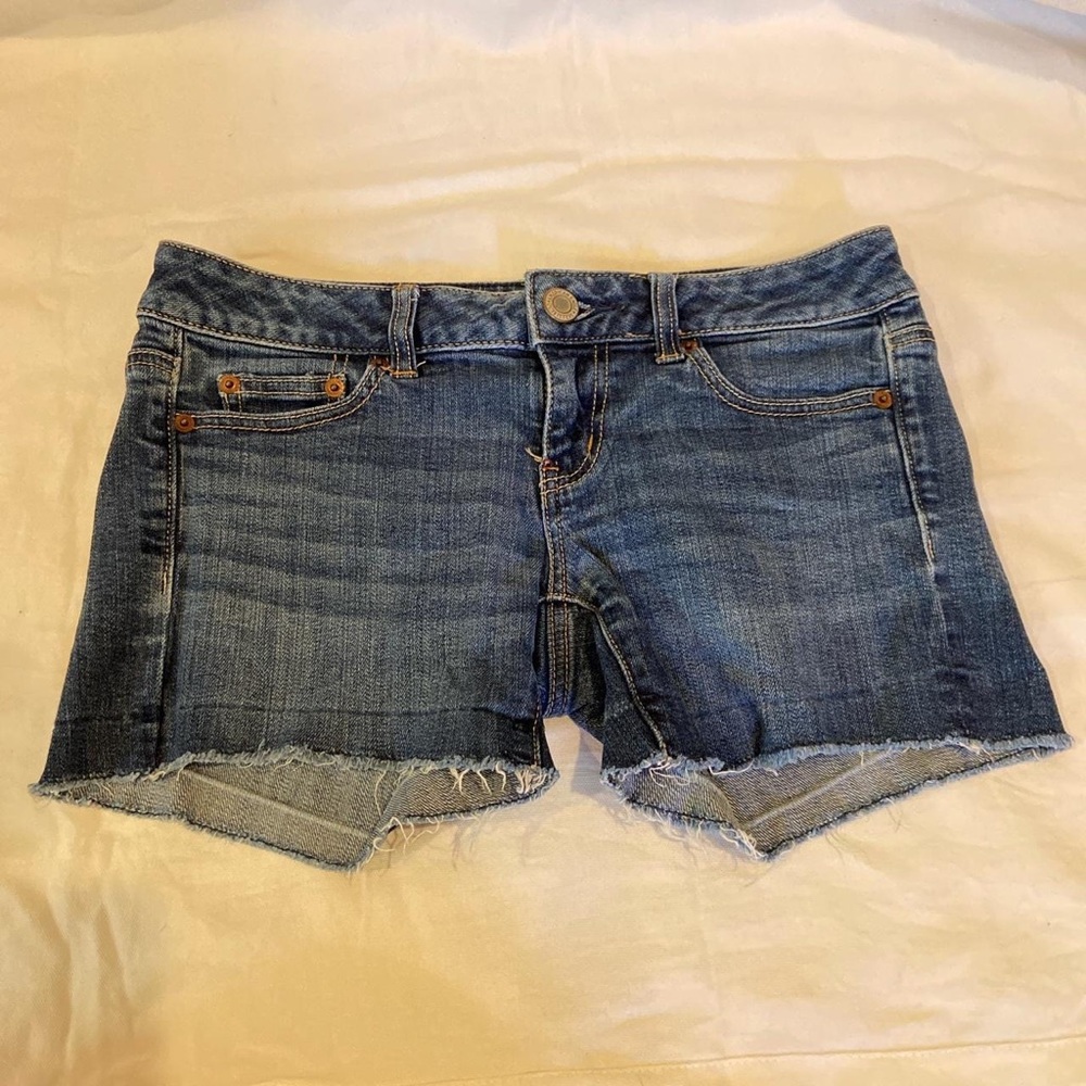 american eagle low waisted jean shorts